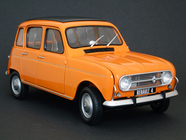 EBBRO 1/24 RENAULT 4L