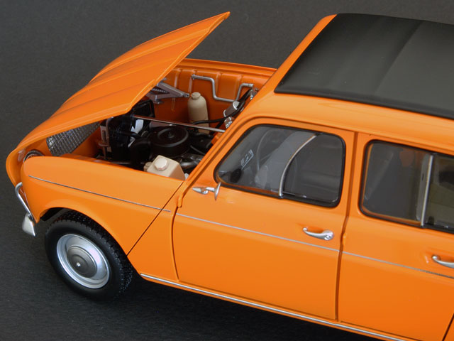 EBBRO 1/24 RENAULT 4L