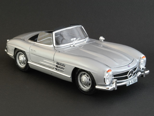 ITALERI 1:24 MERCEDES BENZ 300SL ROADSTER