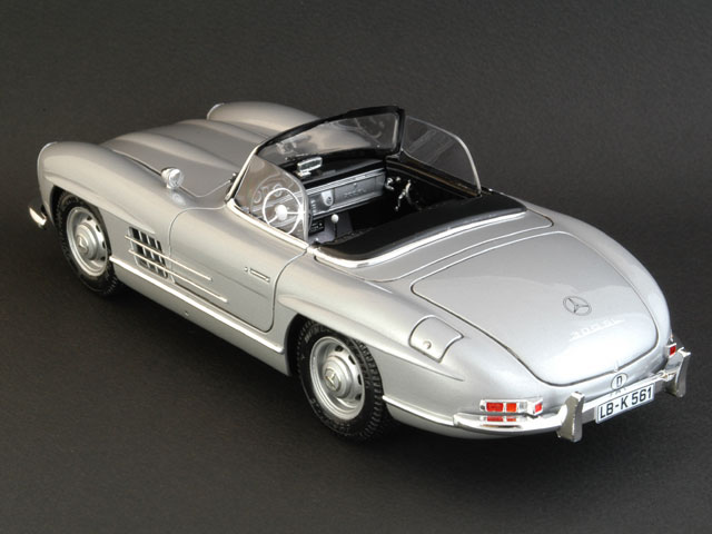ITALERI 1:24 MERCEDES BENZ 300SL ROADSTER