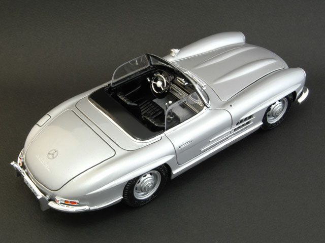 ITALERI 1:24 MERCEDES BENZ 300SL ROADSTER