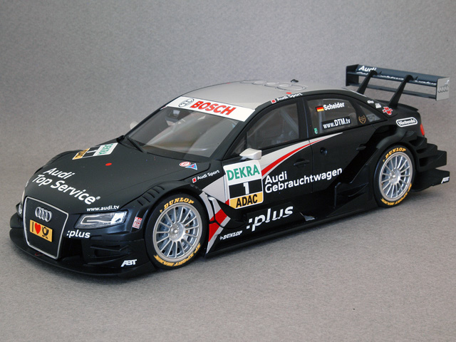 Revell 1:24 AUDI A4 DTM 2009 Timo Scheider