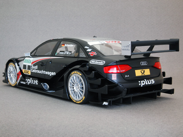 Revell 1:24 AUDI A4 DTM 2009 Timo Scheider