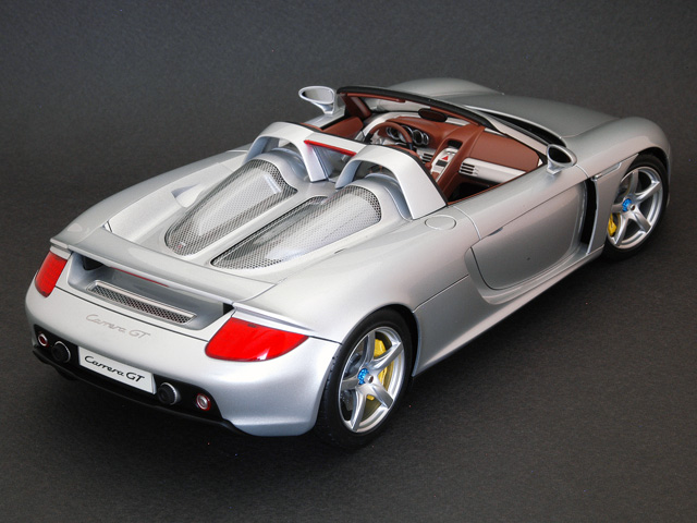 TAMIYA 1/24 PORSCHE CARRERA GT